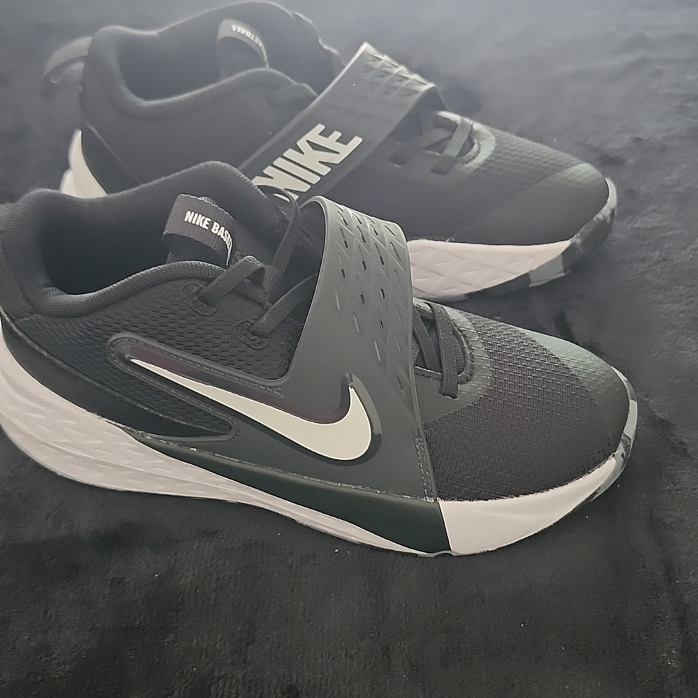 Nike Kids Black and White Strap Basketball Sneakers